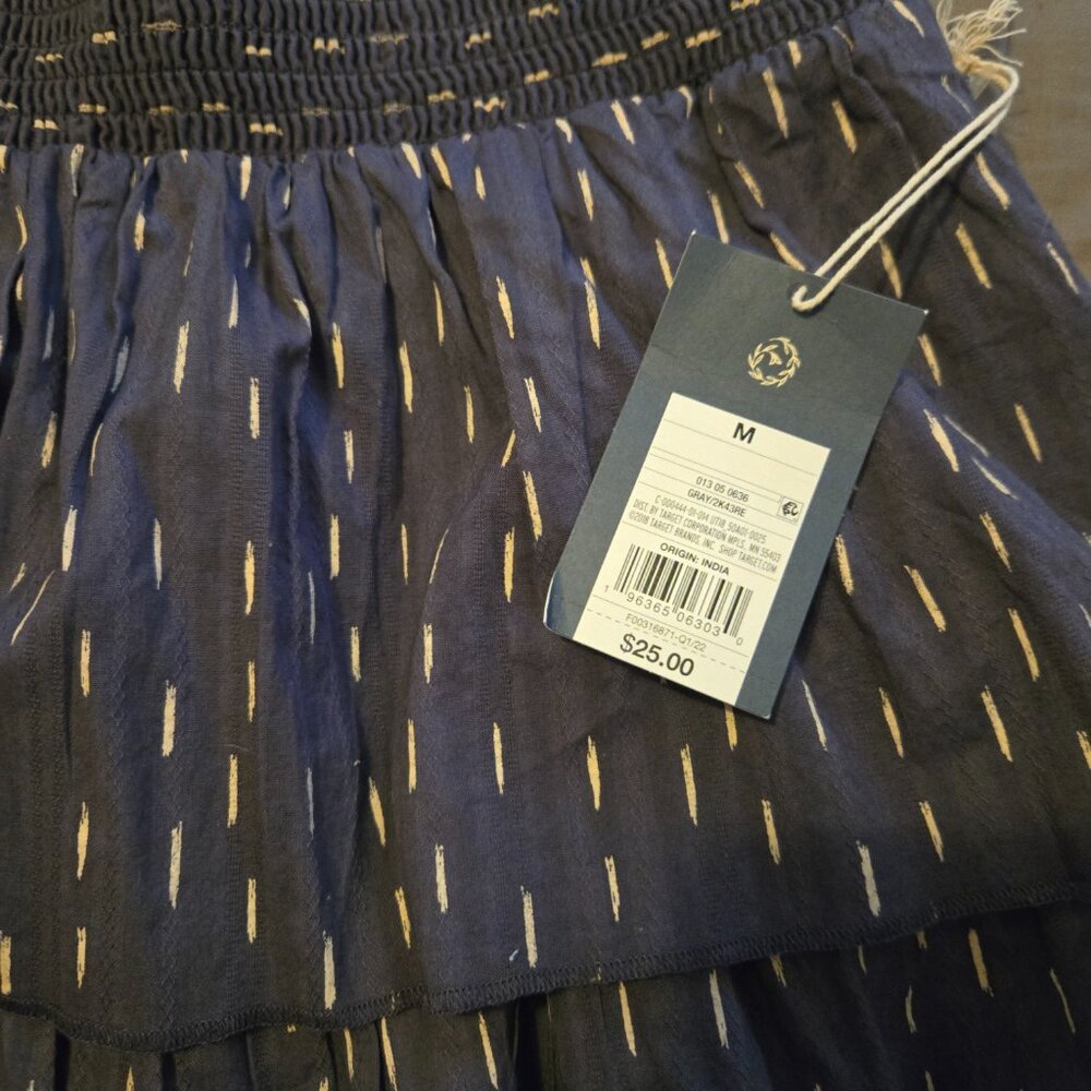 Universal Thread Skirt, Size M - Picture 2 of 2